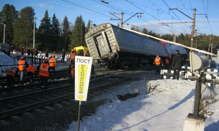 俄一客運列車與貨運列車相撞事件深度解析，俄客運列車與貨運列車相撞事件深度剖析