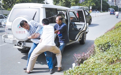 警方回應司機遭乘客無端毆打，維護公共安全，不容懈怠，警方嚴正回應，維護公共安全，對乘客無端毆打司機行為零容忍