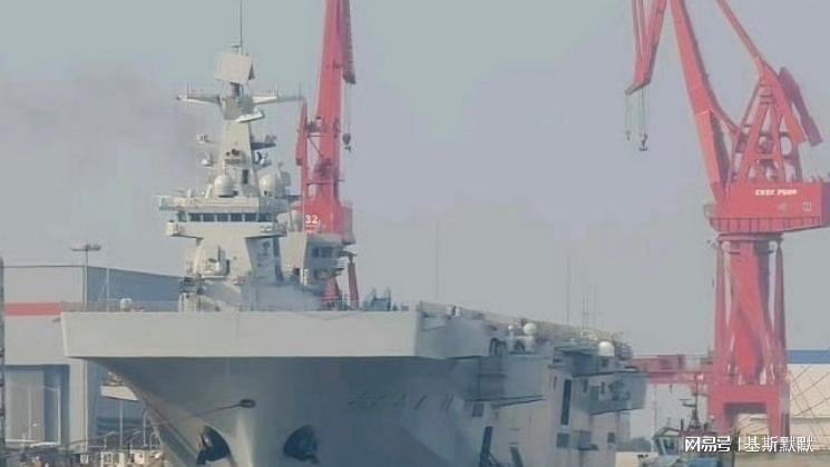 076型戰艦，今年下水三艘，中國海軍力量再添新篇章，中國海軍力量再添新篇章，三艘076型戰艦下水亮相