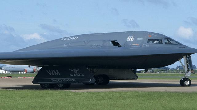 轟-20首飛成功，揭秘中國新一代戰略轟炸機的輝煌時刻，中國新一代戰略轟炸機轟-20首飛成功揭秘輝煌時刻