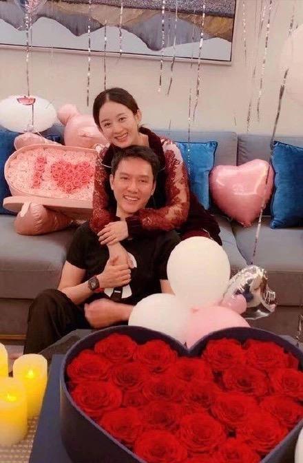 趙麗穎馮紹峰結婚照，愛情與星光的完美結合，趙麗穎馮紹峰甜蜜婚紗照，星光下的愛情傳奇