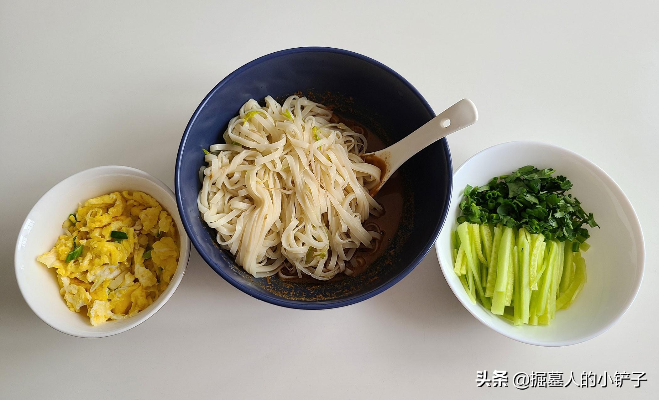 麻醬黃瓜卷，一道清新美味的夏日佳肴，夏日清涼之選，麻醬黃瓜卷