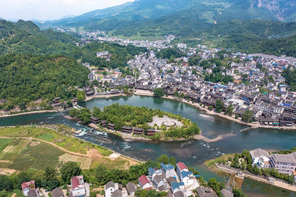 湘西鳳凰古城，歷史與自然的交織之美，湘西鳳凰古城，歷史與自然交織的絕美之境